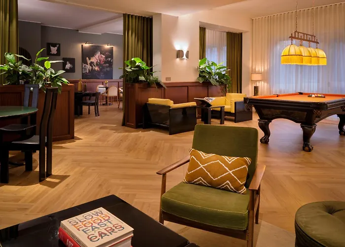 Max Brown Missori, Part Of Sircle Collection Milano